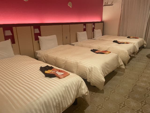 舞浜駅周辺にある三井ガーデンホテルの4台ベッド