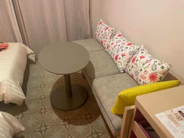 舞浜駅周辺にある三井ガーデンホテルのソファ