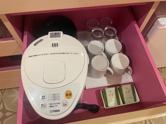 舞浜駅周辺にある三井ガーデンホテルのポットなど