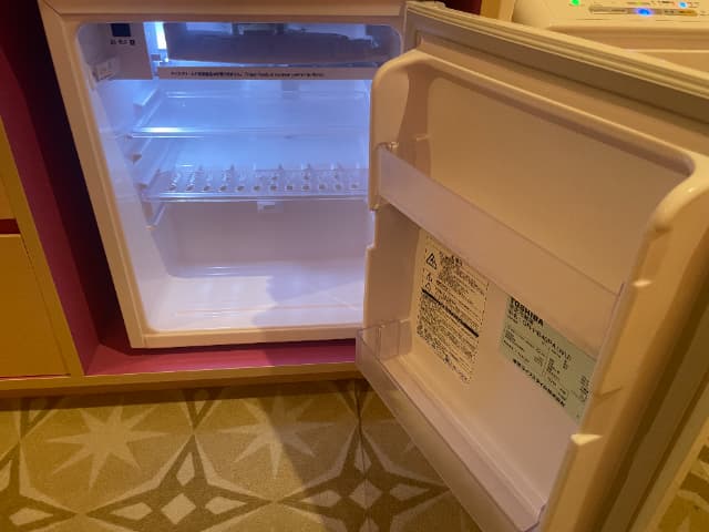 舞浜駅周辺にある三井ガーデンホテルの空の冷蔵庫