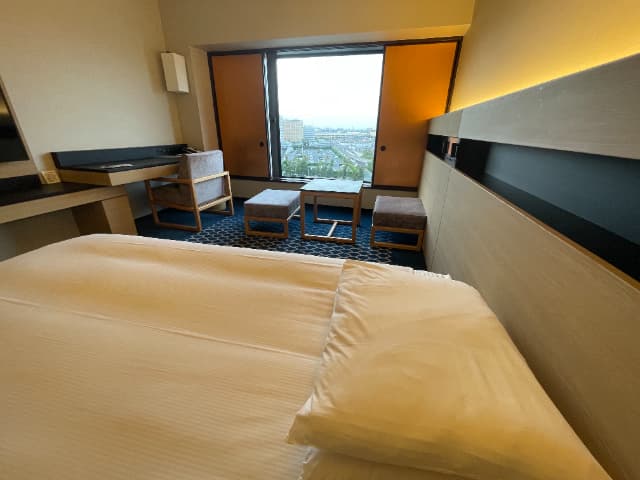 舞浜駅周辺にあるヒルトン東京ベイのベッド側から見た風景