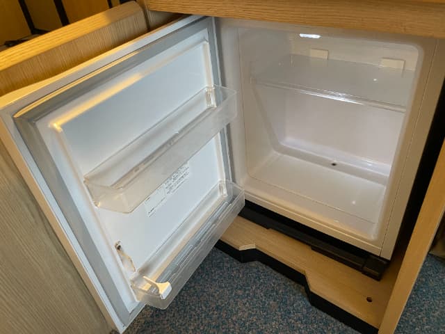 舞浜駅周辺にあるヒルトン東京ベイのヒルトンルームの空の冷蔵庫