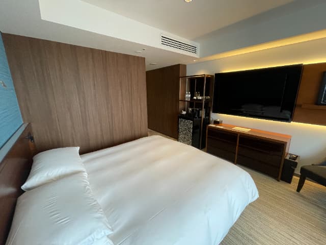 ハイアットリージェンシー東京ベイの窓側からのダブルベッド