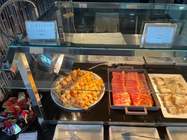 ハイアットリージェンシー東京ベイのパンケーキ、ベーコン、焼き魚