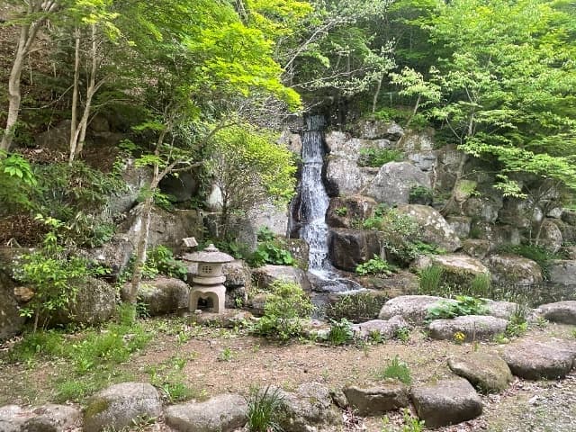 赤沢温泉旅館の裏手の滝