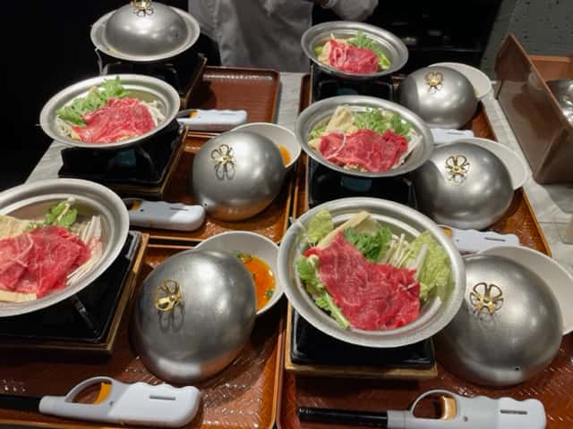 あさやホテルの牛肉と湯葉の鍋