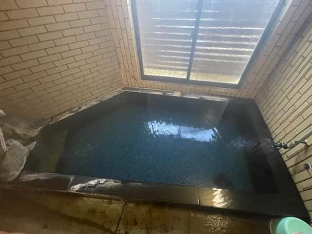 伊勢屋旅館の男湯浴槽