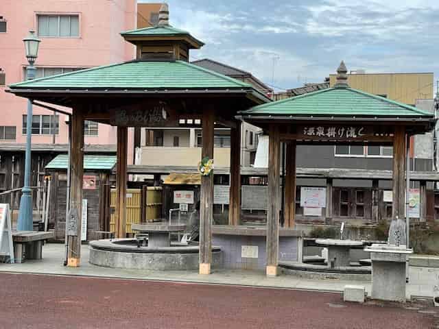 鶴のあし湯の外観